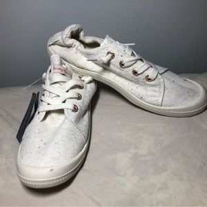 Tommy Bahama White Slip on Flats, Size 7.5, Speckled with gold accents